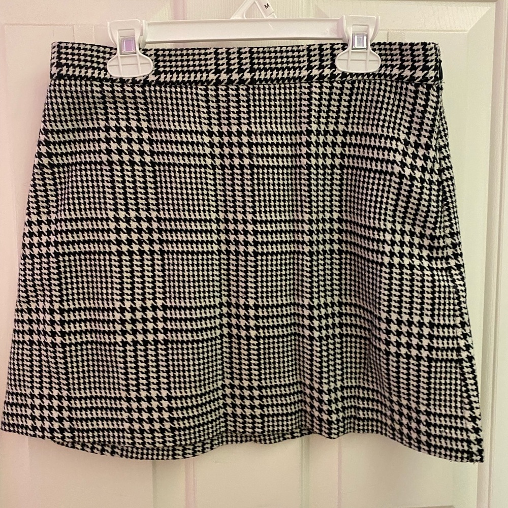 Forever 21 black & white plaid skirt